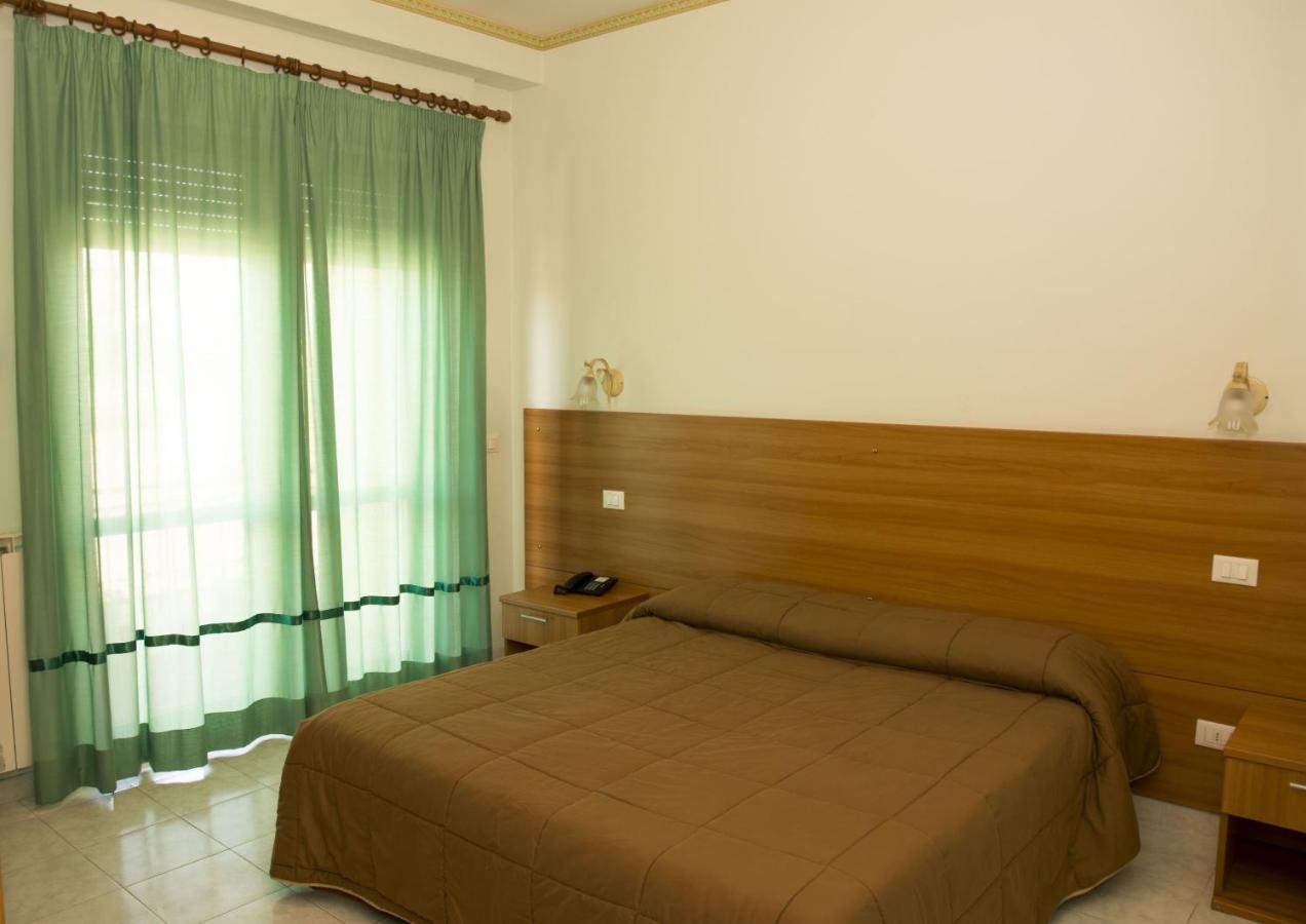 Hotel California Ariccia Exterior photo